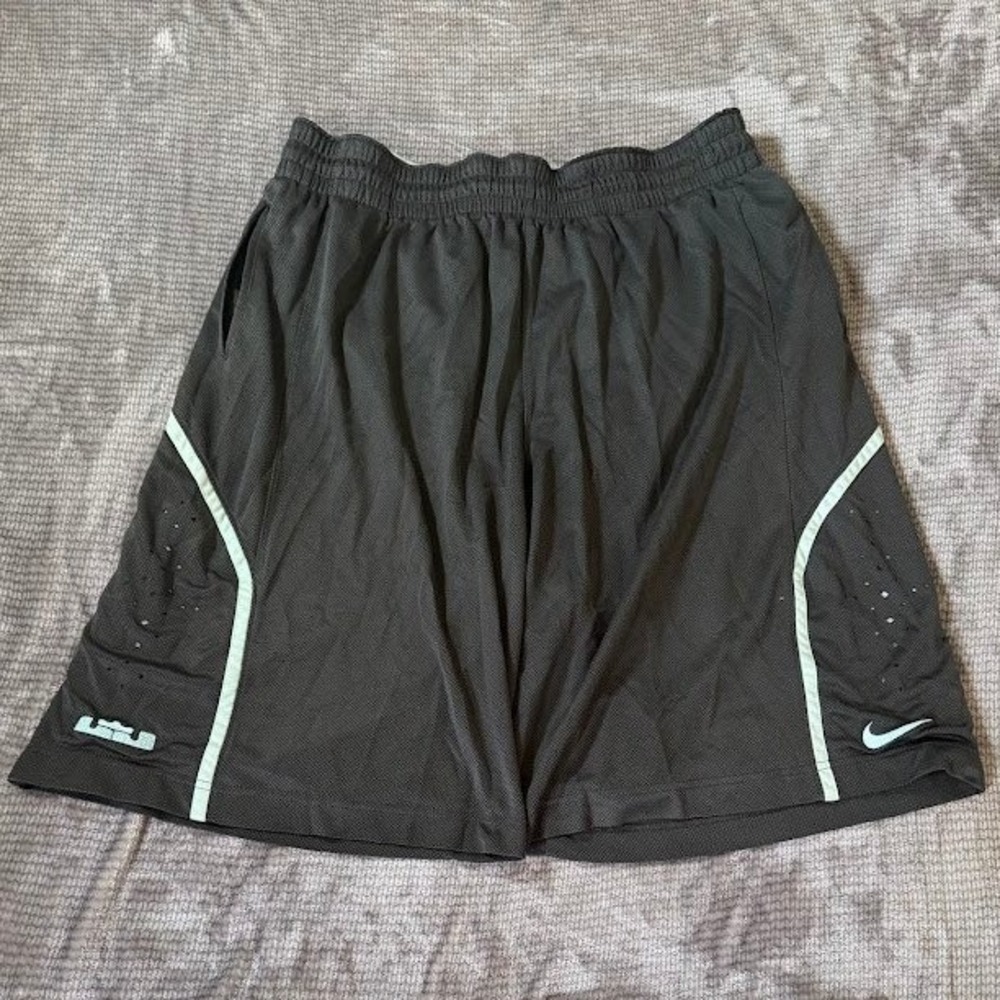 Nike LeBron James Dri-FIT Basketball Shorts Mens XXL Gray Mint Green Mesh 36X11